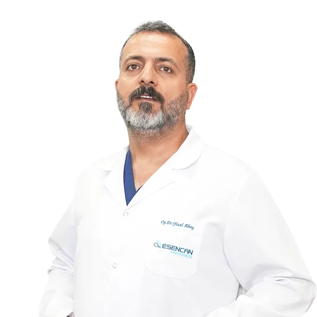 Op. Dr. Yücel Altay, beyaz önlükle